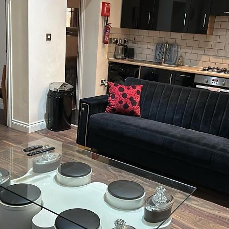 Luxurious 2 Bed Apartment Bedford Buitenkant foto