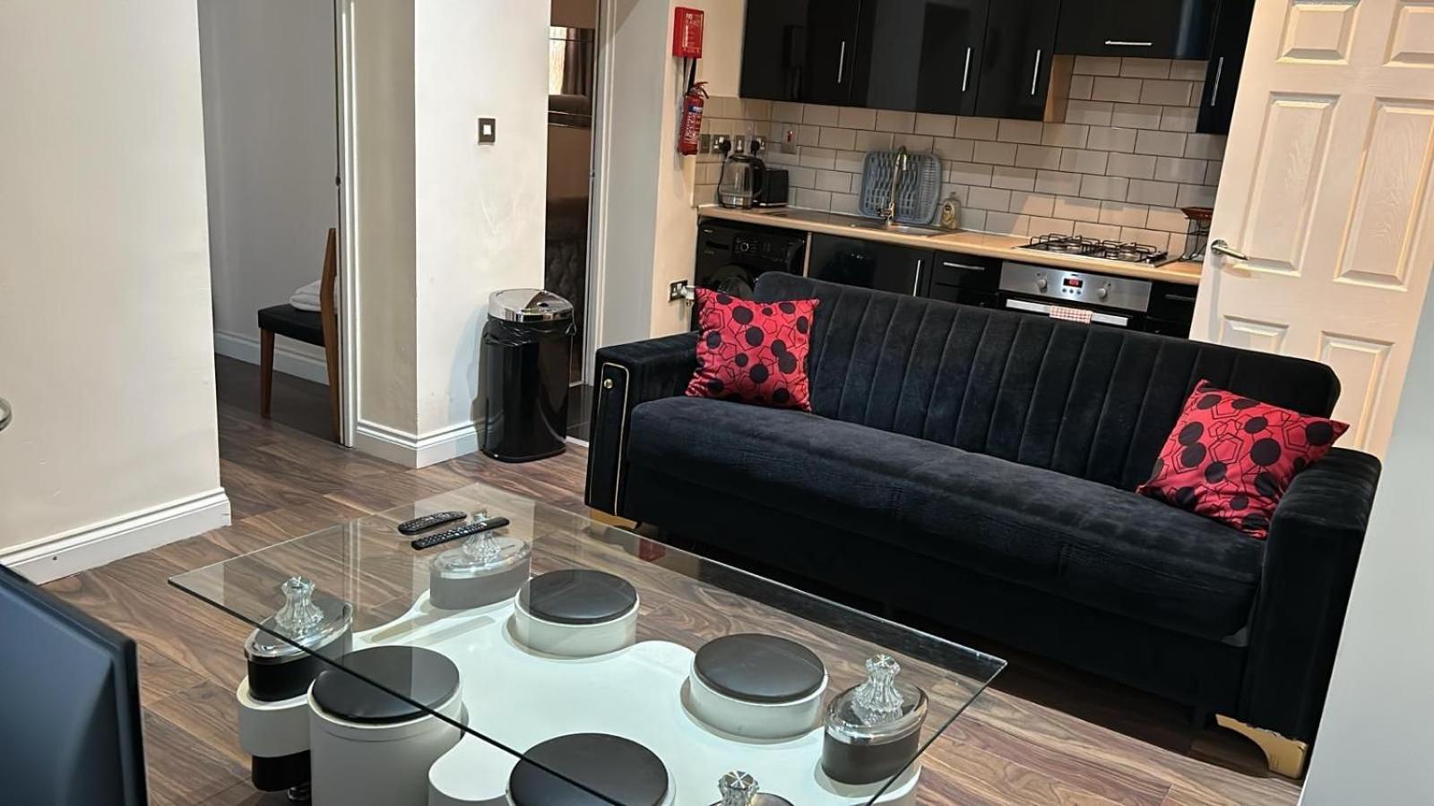 Luxurious 2 Bed Apartment Bedford Buitenkant foto