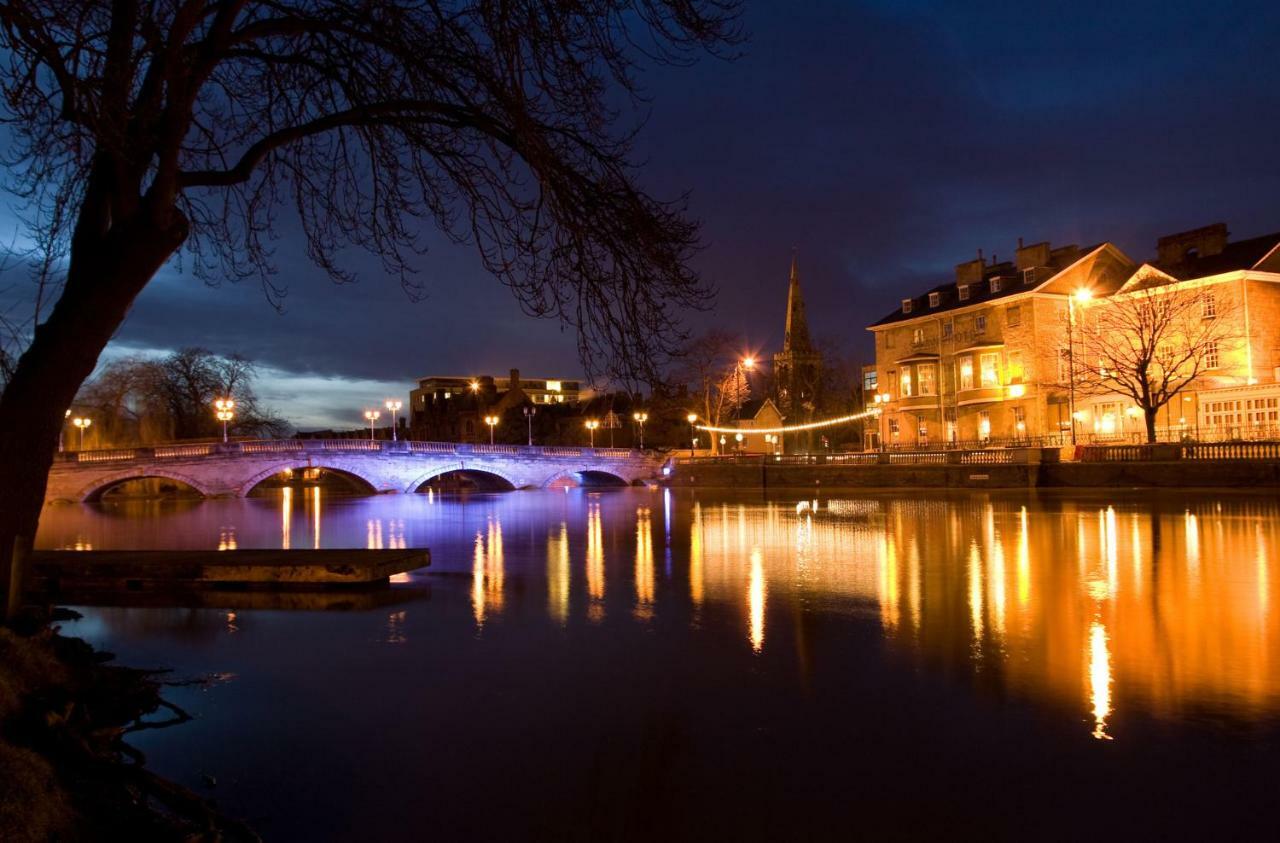 Luxurious 2 Bed Apartment Bedford Buitenkant foto